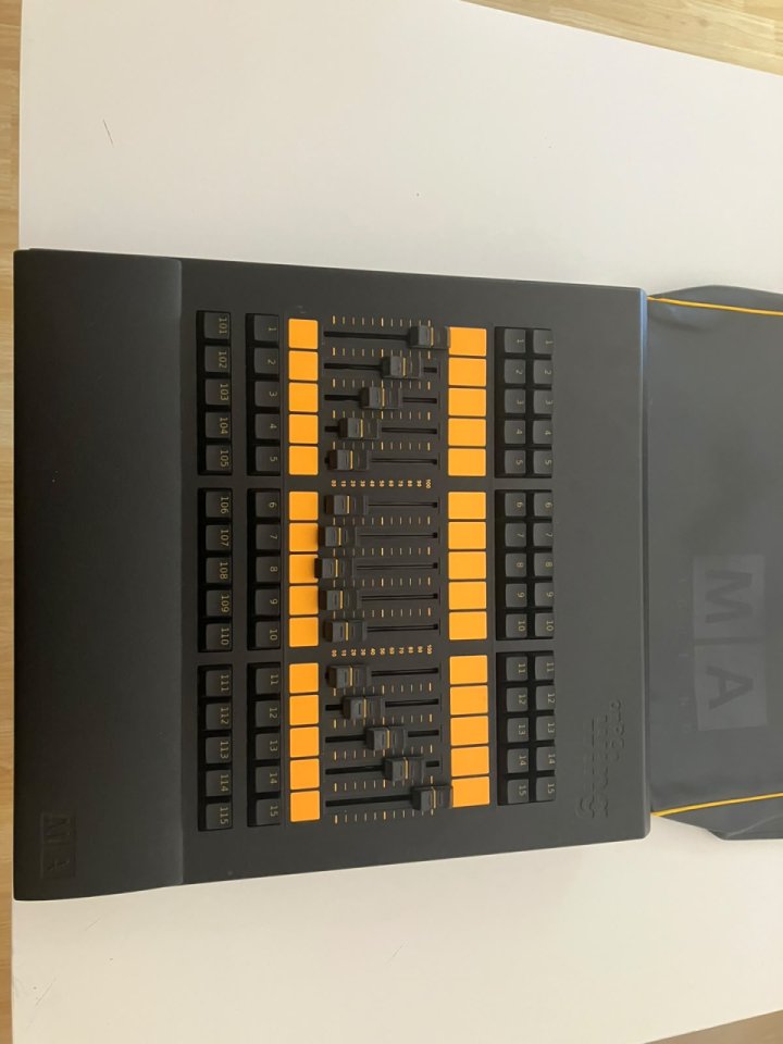 Command + Fader Wings Oficiales MA2 de segunda mano · Foto 1 de 2 · Madrid · 5500 €