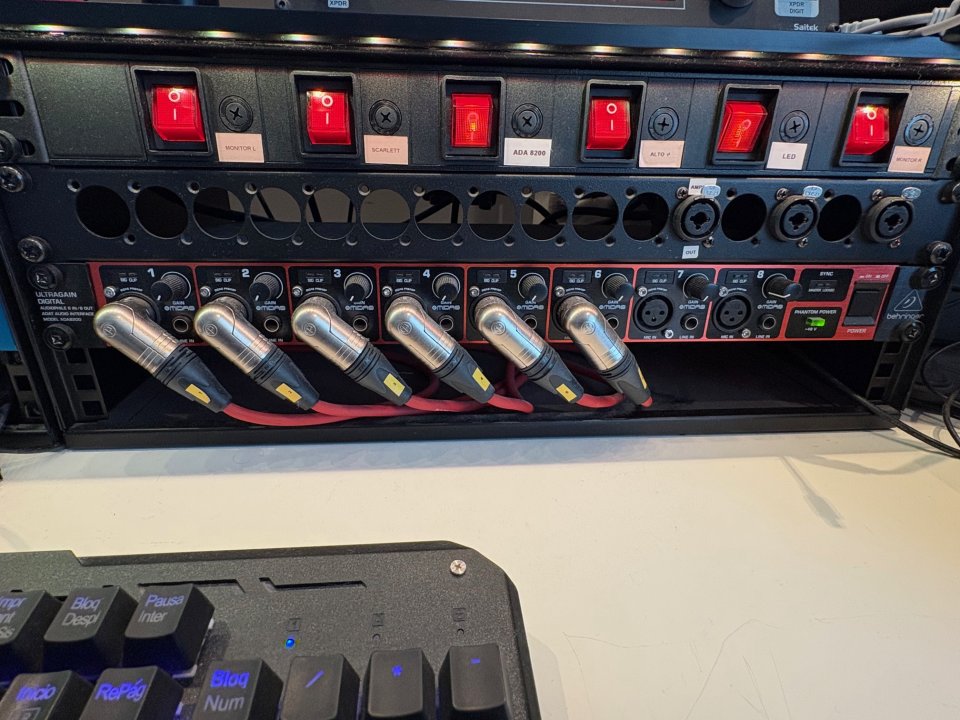 Behringer ADA8200 - Previos de micrófono