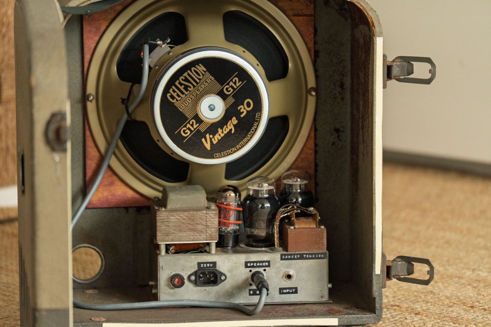 B & H Filmosound etapa 6L6 combo + altavoz Celestion V30