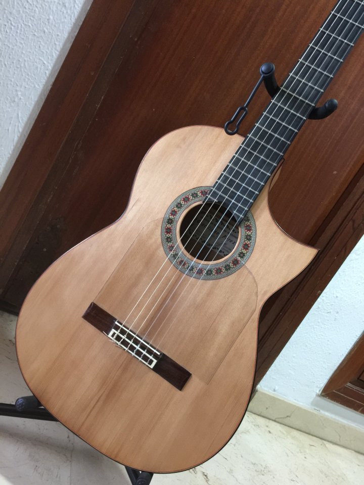 Guitarra flamenca Graciliano Pérez cutaway color natural de segunda mano · Foto 1 de 10 · Córdoba · 1900 €