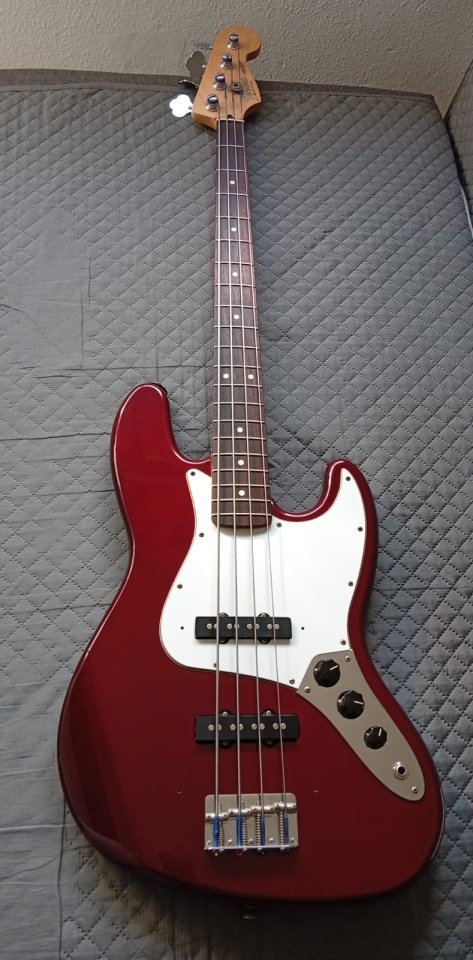 Fender Jazz Bass Mex 99 de segunda mano · Foto 1 de 6 · Málaga · 630 €