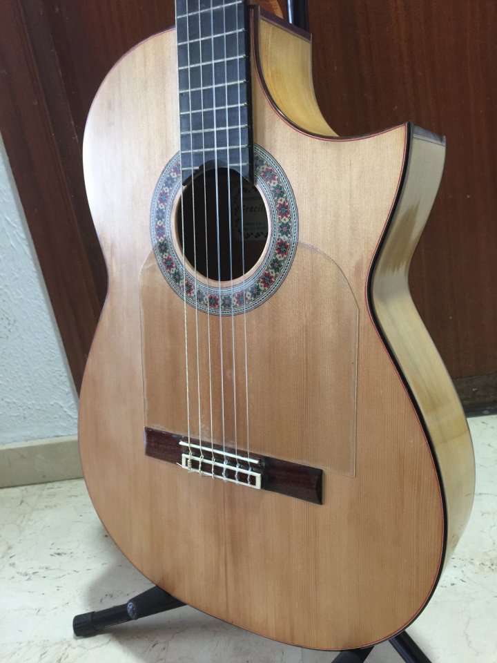 Guitarra flamenca Graciliano Pérez cutaway color natural de segunda mano · Foto 2 de 10 · Córdoba · 1900 €