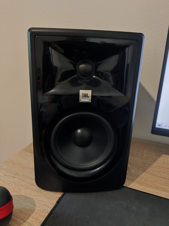 Monitores estudio JBL 305P MKII de segunda mano · Foto 1 de 3 · Pontevedra · 200 €