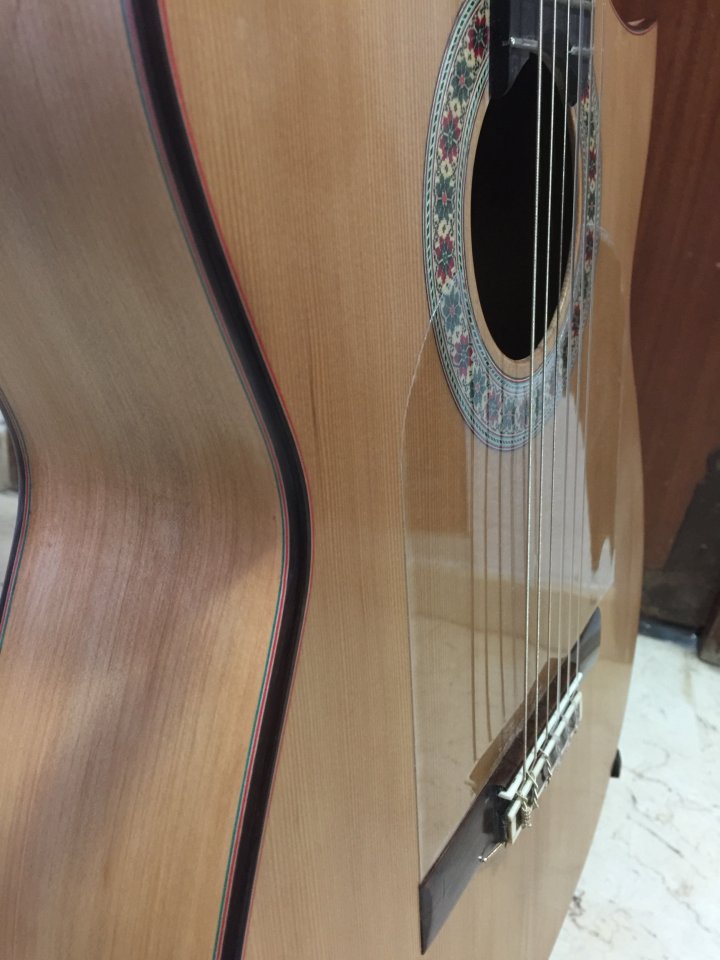 Guitarra flamenca Graciliano Pérez cutaway color natural de segunda mano · Foto 5 de 10 · Córdoba · 1900 €