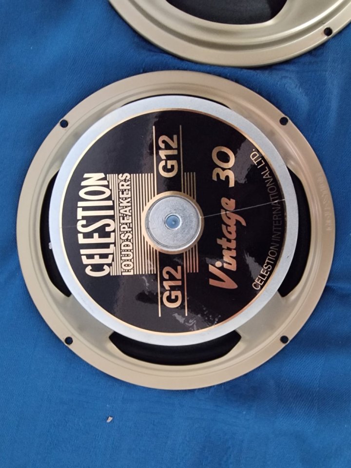 Altavoz Celestion G12 Vintage 30 (2 unidades)