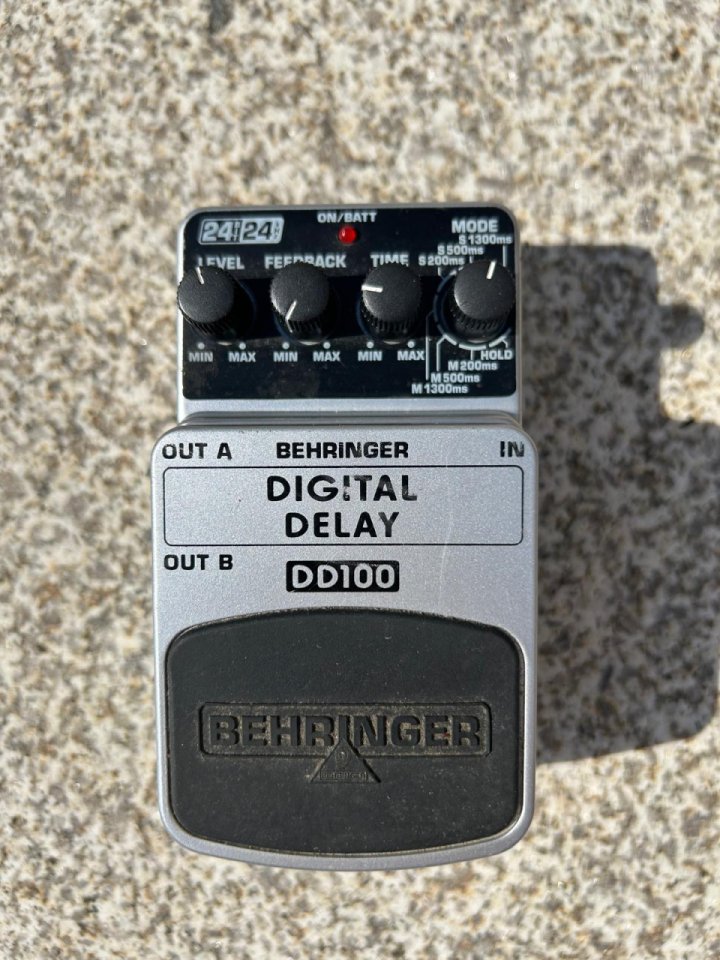 Pedal Delay Behringer DD100 de segunda mano · Foto 1 de 2 · Pontevedra · 20 €