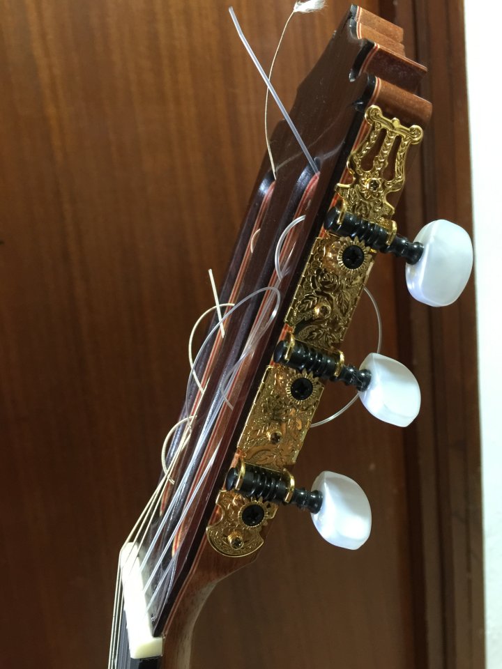 Guitarra flamenca Graciliano Pérez cutaway color natural de segunda mano · Foto 7 de 10 · Córdoba · 1900 €