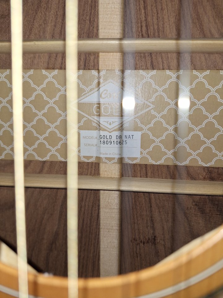 Guitarra acústica Cort Gold D8 maciza + funda