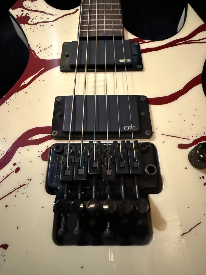 BC Rich Warlock II Joey Jordison Signature (mejorada con EMG 81/85)