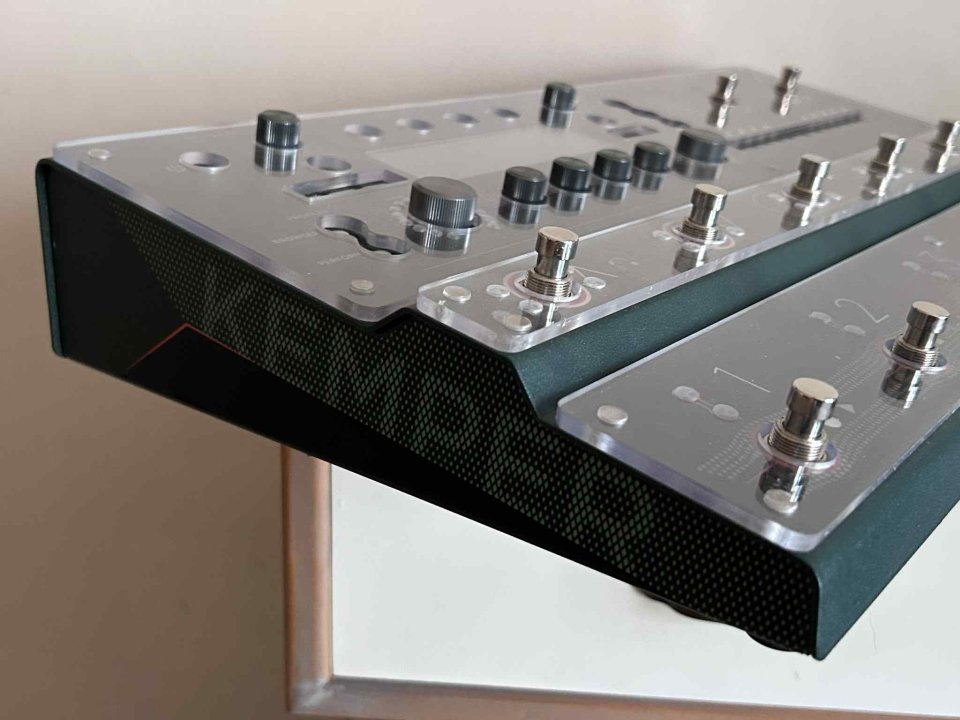 Kemper Stage + Pedal Mission EP1-KP-GN + accesorios.