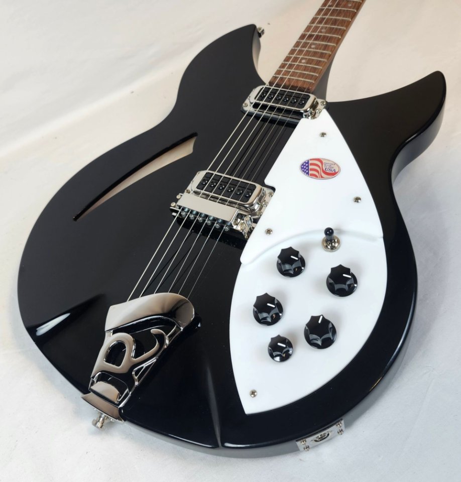 Rickenbacker 330 Jetglo 2026. Guitarra nueva aun sin estrenar.