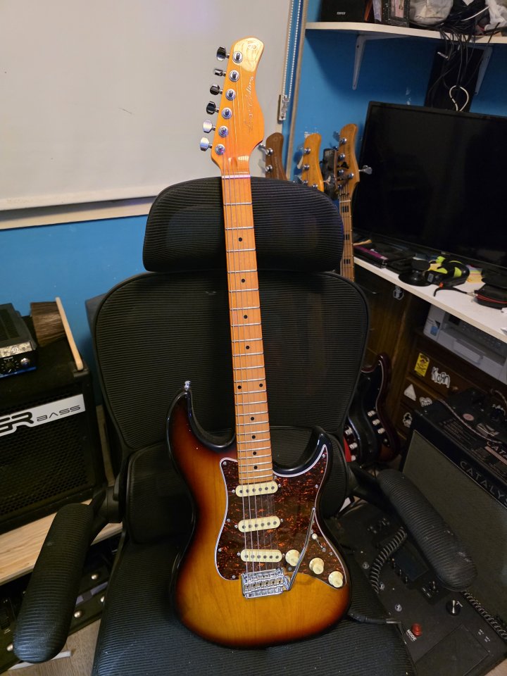 Guitarra sire carl carlton S5 sss