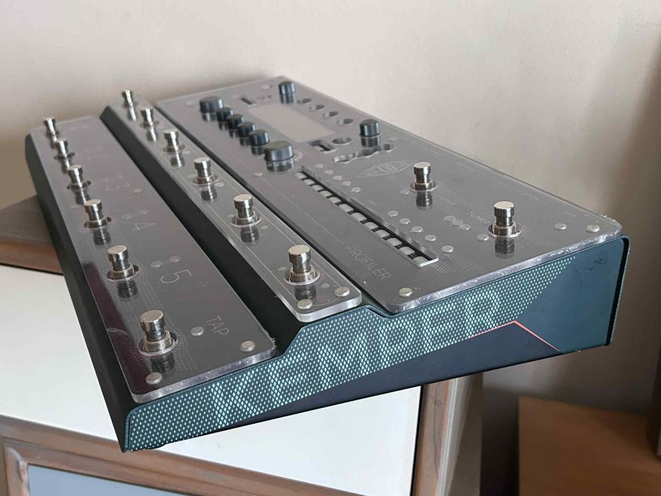 Kemper Stage + Pedal Mission EP1-KP-GN + accesorios.