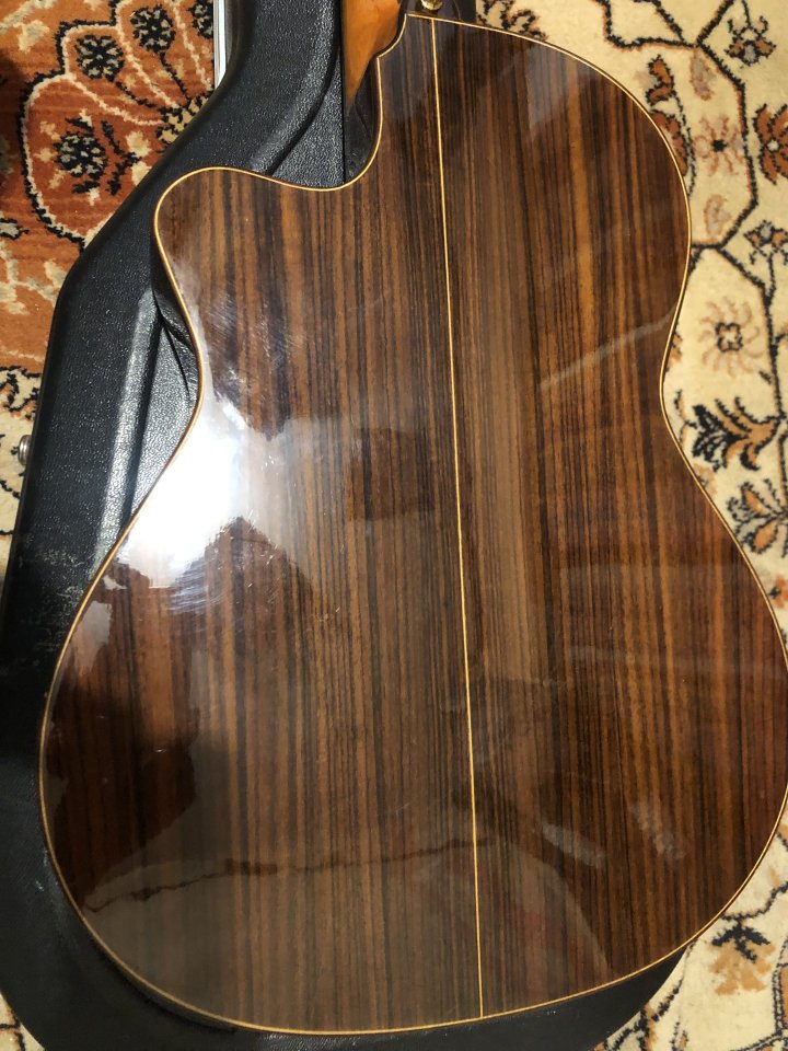 Guitarra Alhambra 5P electroacústica cutaway caja estrecha