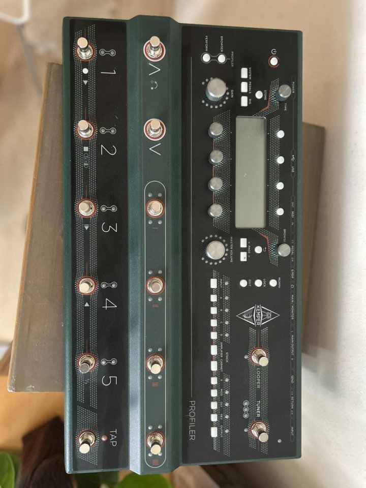 Kemper Stage + Pedal Mission EP1-KP-GN + accesorios.