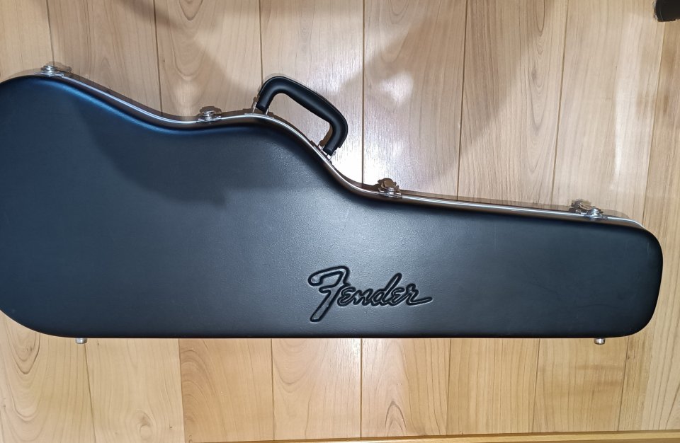 Estuche Fender original stratocaster y telecaster de segunda mano · Foto 1 de 3 · Madrid · 120 €