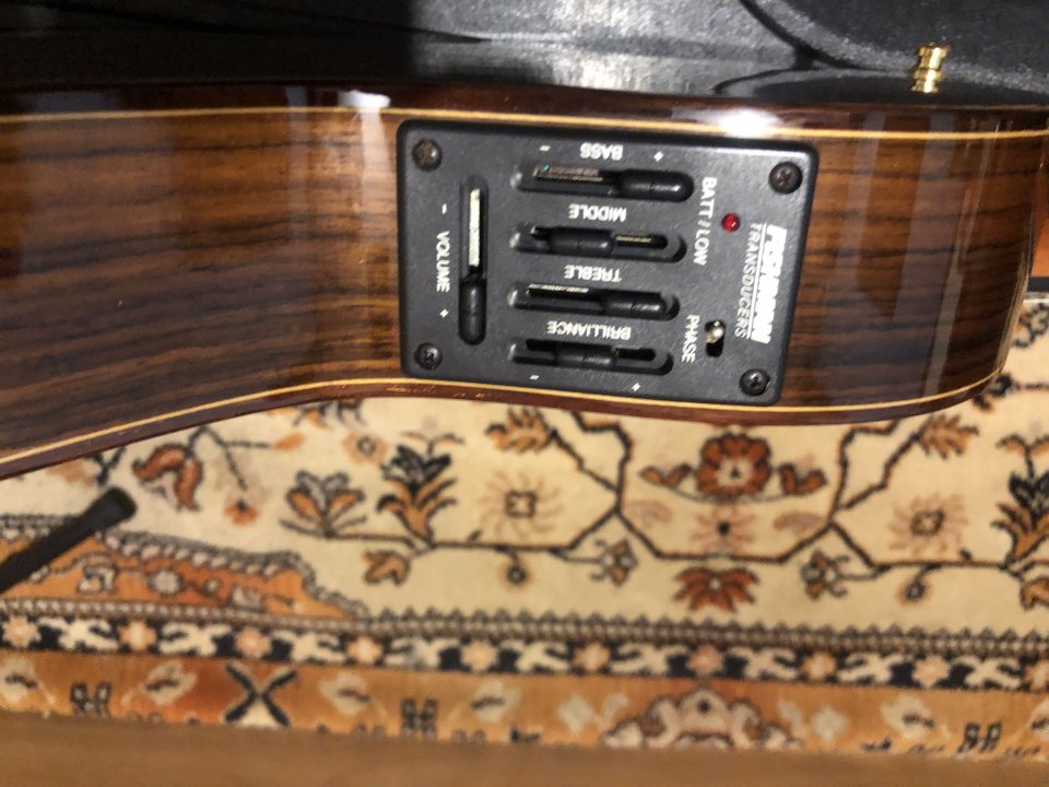 Guitarra Alhambra 5P electroacústica cutaway caja estrecha