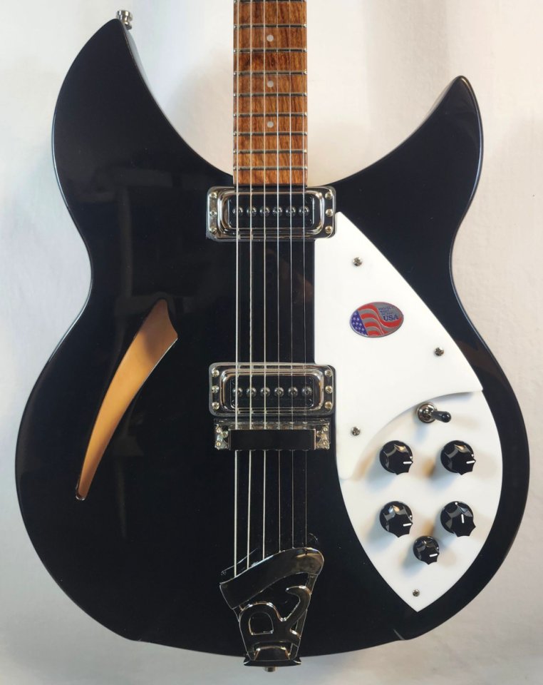 Rickenbacker 330 Jetglo 2026. Guitarra nueva aun sin estrenar.