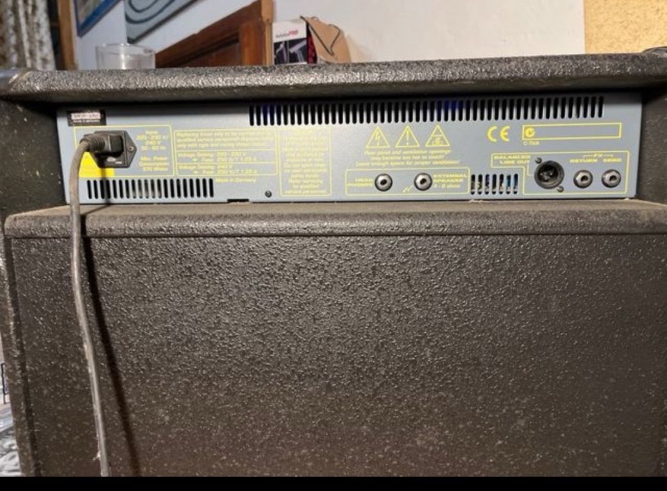Ampli Bajo Hughes & Kettner BK 200