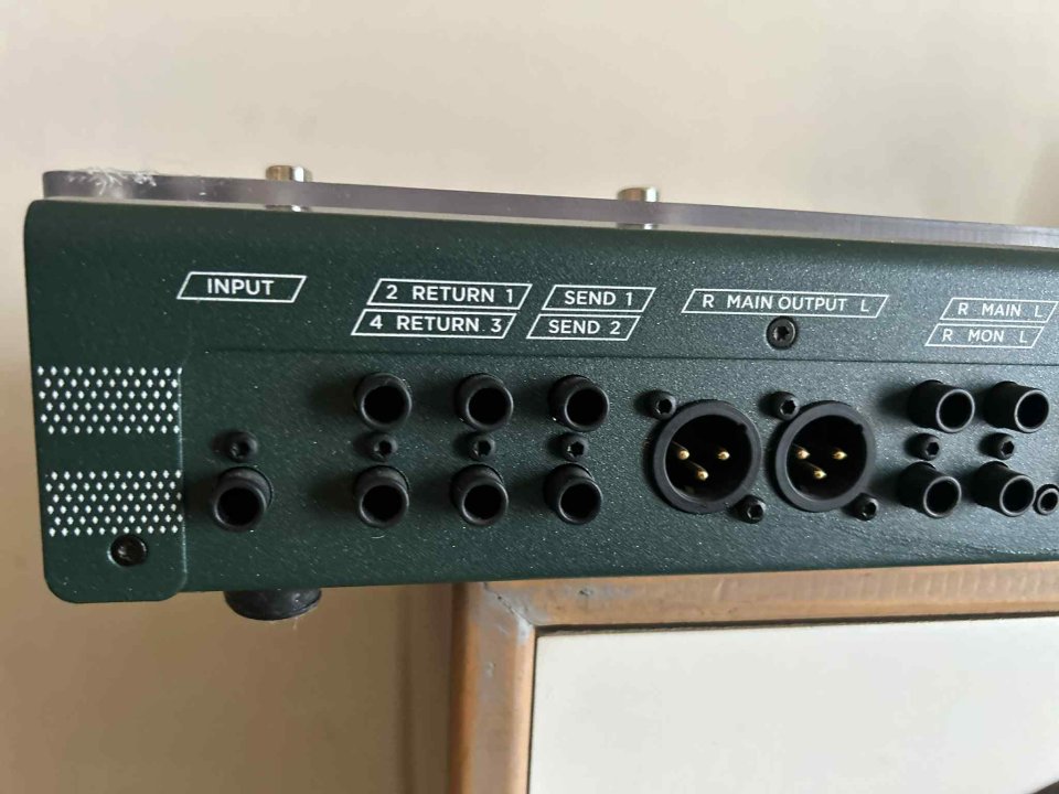 Kemper Stage + Pedal Mission EP1-KP-GN + accesorios.