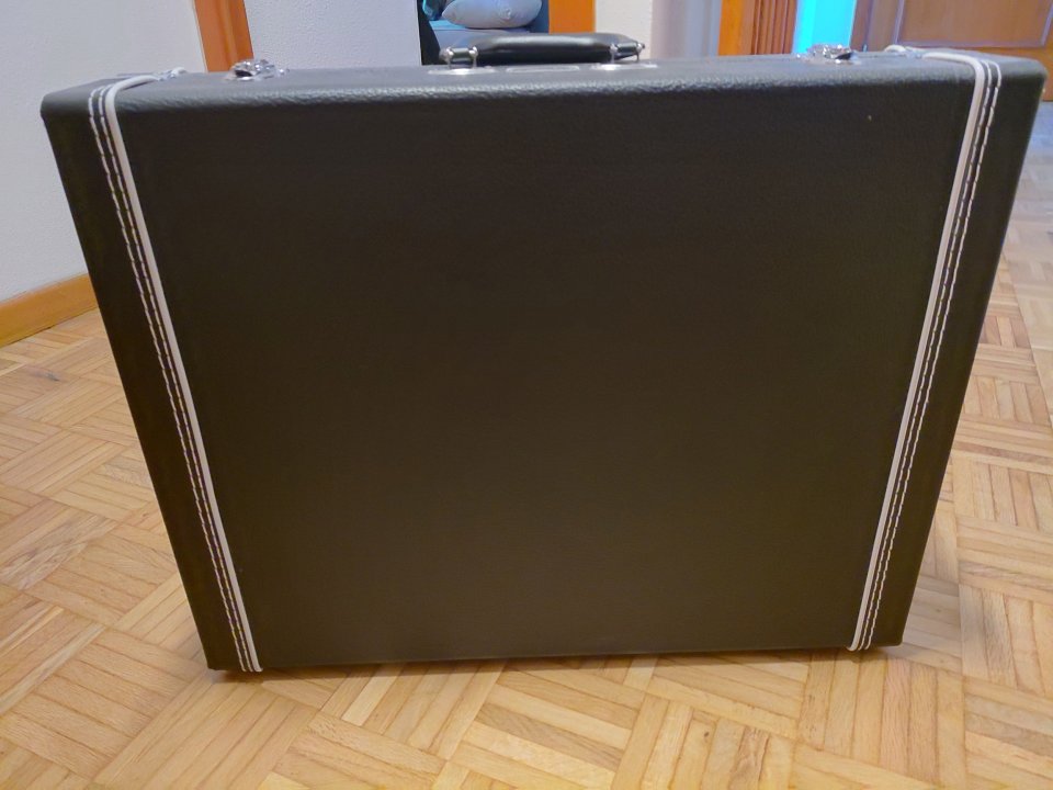 Soporte 3 guitarras Fender de segunda mano · Foto 2 de 9 · A Coruña · 80 €