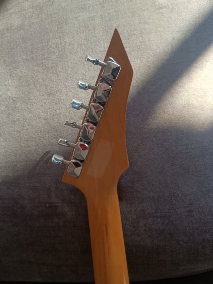 BC Rich Warlock reverse de segunda mano · Foto 4 de 6 · Tarragona · 400 €