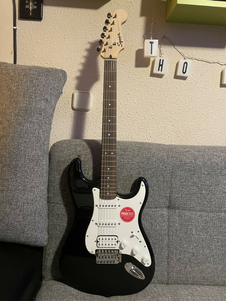 Guitarra Squier Stratocaster Negra 2019