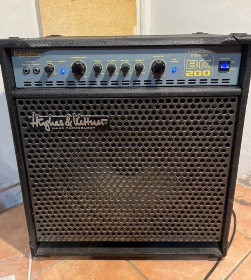 Ampli Bajo Hughes & Kettner BK 200