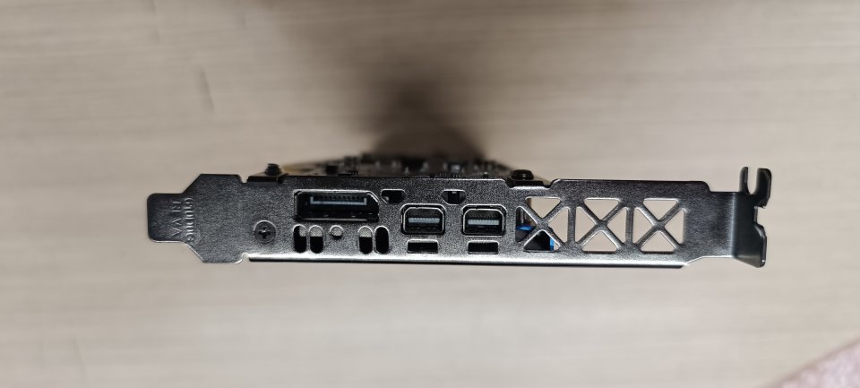 Tarjeta gráfica AMD Radeon Pro WX 2100 2GB GDDR5