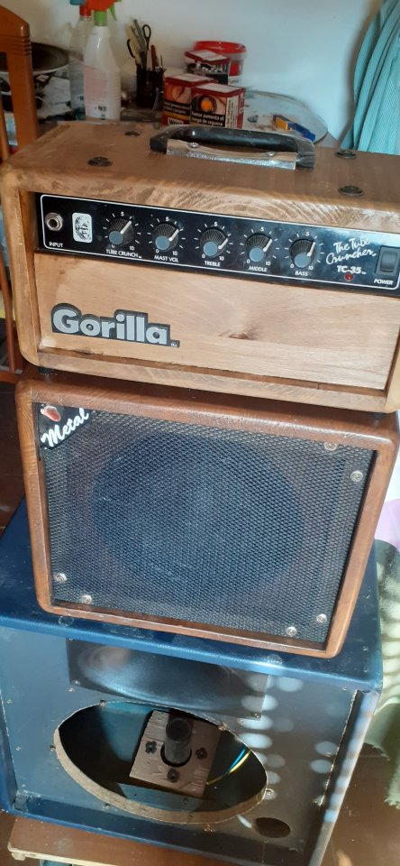 Cabezal ampli 50w Gorilla con pantalla artesanal 1x8