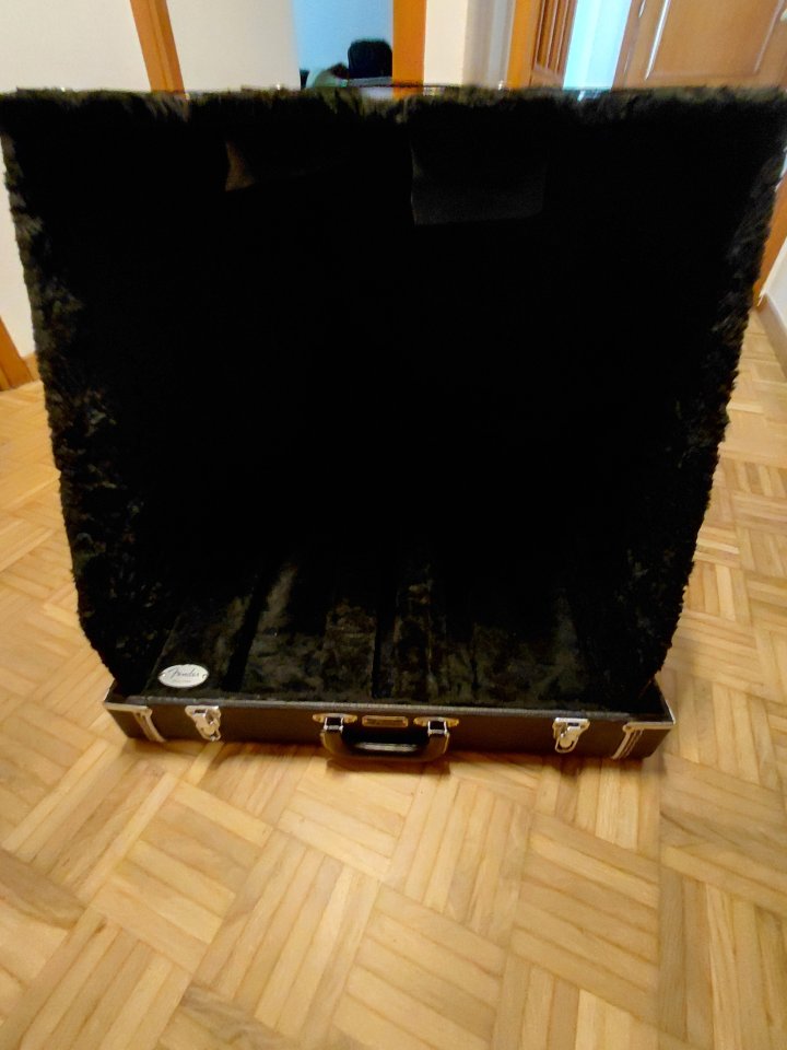 Soporte 3 guitarras Fender de segunda mano · Foto 5 de 9 · A Coruña · 80 €