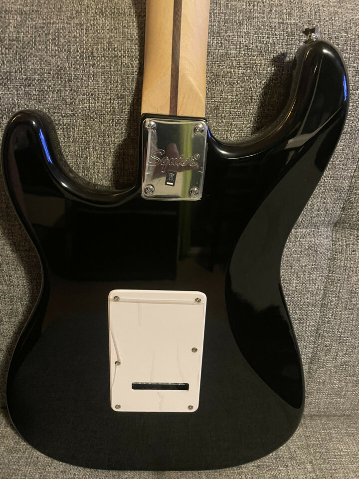 Guitarra Squier Stratocaster Negra 2019