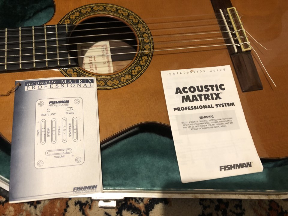 Guitarra Alhambra 5P electroacústica cutaway caja estrecha