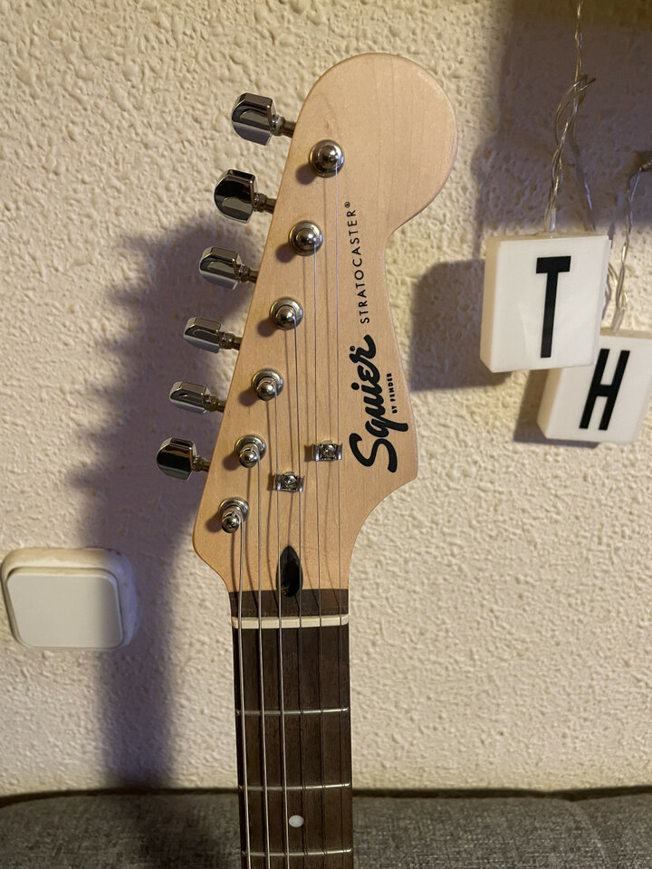 Guitarra Squier Stratocaster Negra 2019