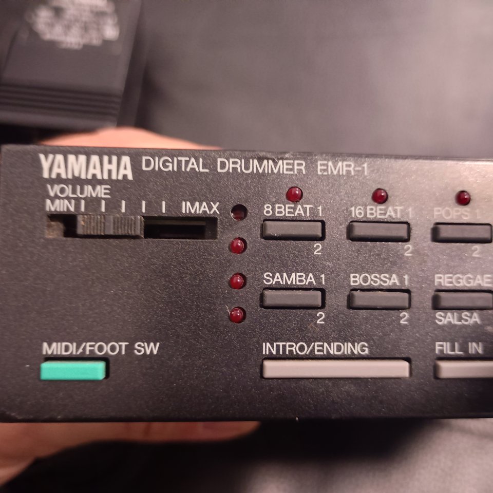 Yamaha unidad de ritmos EMR-1 de segunda mano · Foto 1 de 5 · Málaga · 50 €