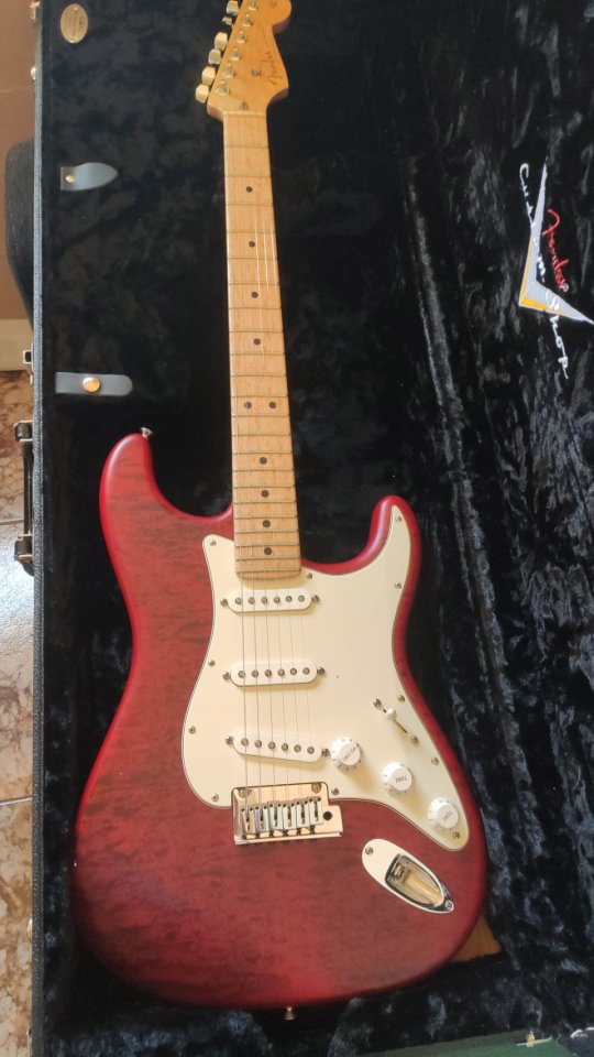 CAMBIO Fender Custom Shop Deluxe Stratocaster QMT 2014 Candy Red Maple de segunda mano · Foto 1 de 10 · Valencia
