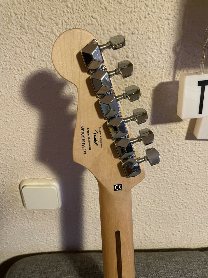 Guitarra Squier Stratocaster Negra 2019