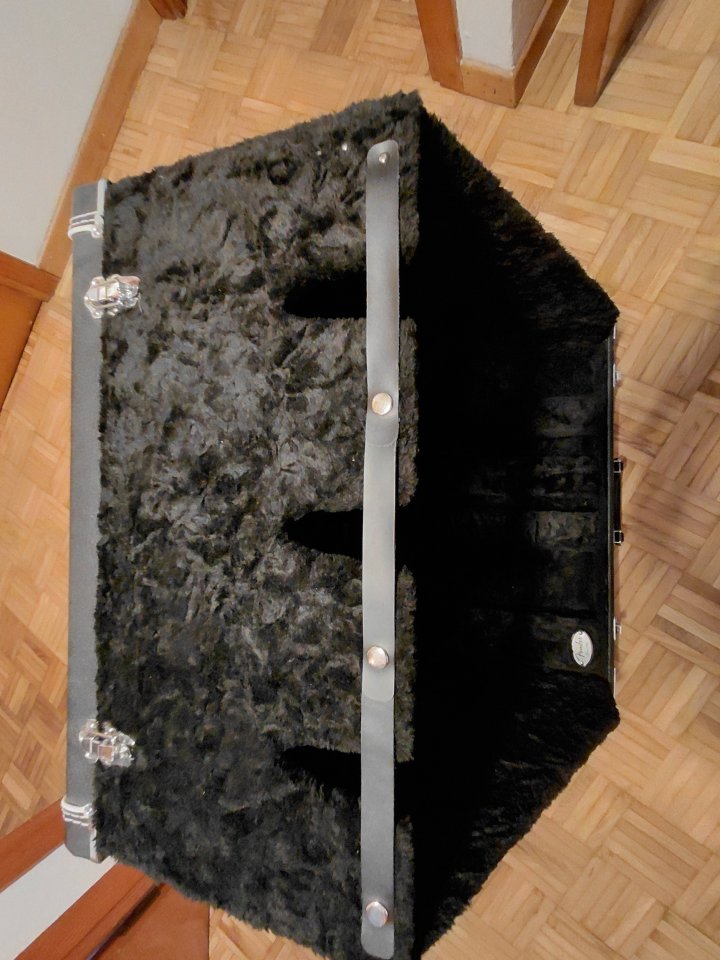 Soporte 3 guitarras Fender de segunda mano · Foto 7 de 9 · A Coruña · 80 €