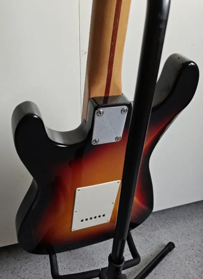 Guitarra eléctrica Starfire EKS Stratocaster de segunda mano · Foto 4 de 5 · Cuenca · 170 €