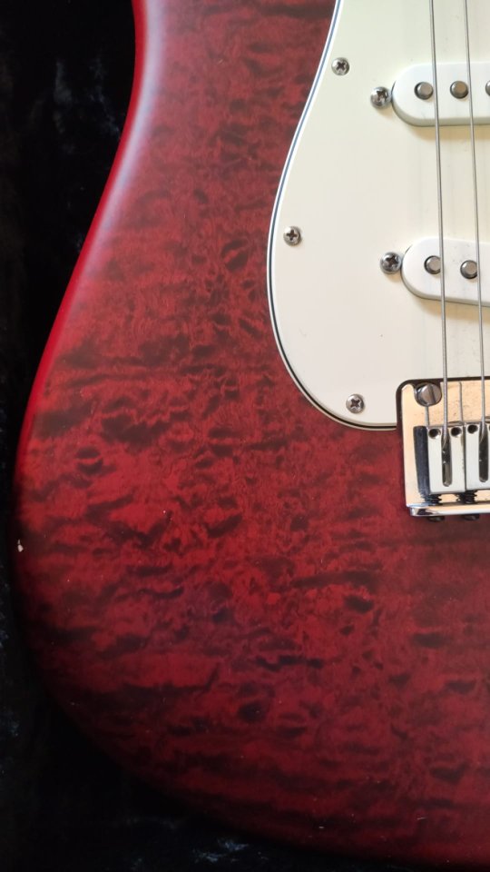 CAMBIO Fender Custom Shop Deluxe Stratocaster QMT 2014 Candy Red Maple de segunda mano · Foto 3 de 10 · Valencia