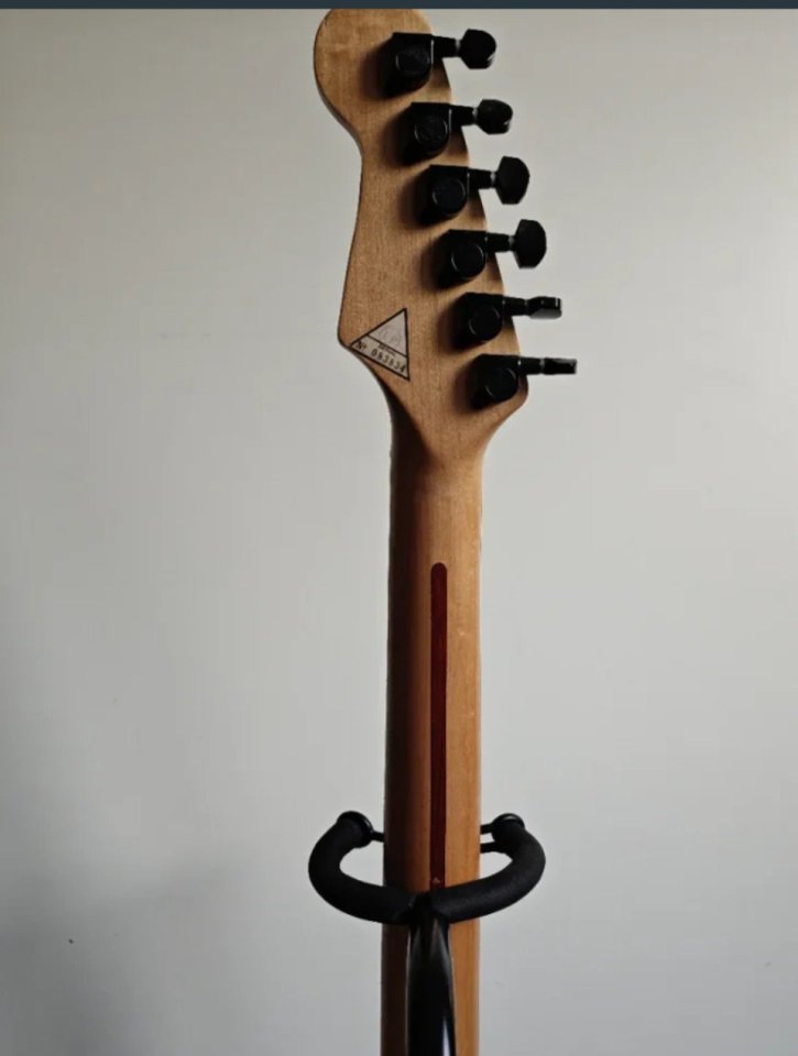 Guitarra eléctrica Starfire EKS Stratocaster de segunda mano · Foto 5 de 5 · Cuenca · 170 €