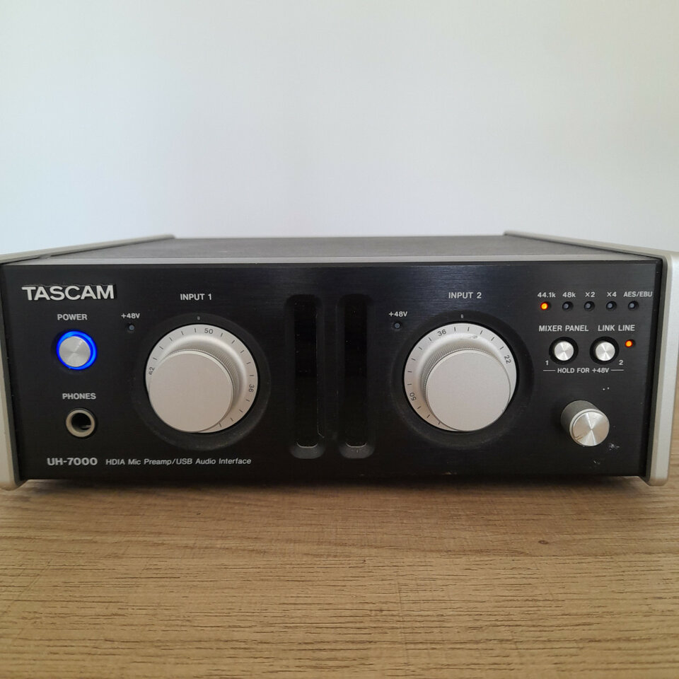 Interfaz y preamplificador TASCAM UH 7000