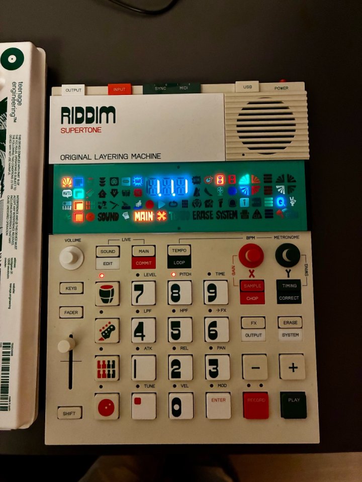 Teenage Engineering Riddim Supertone nuevo