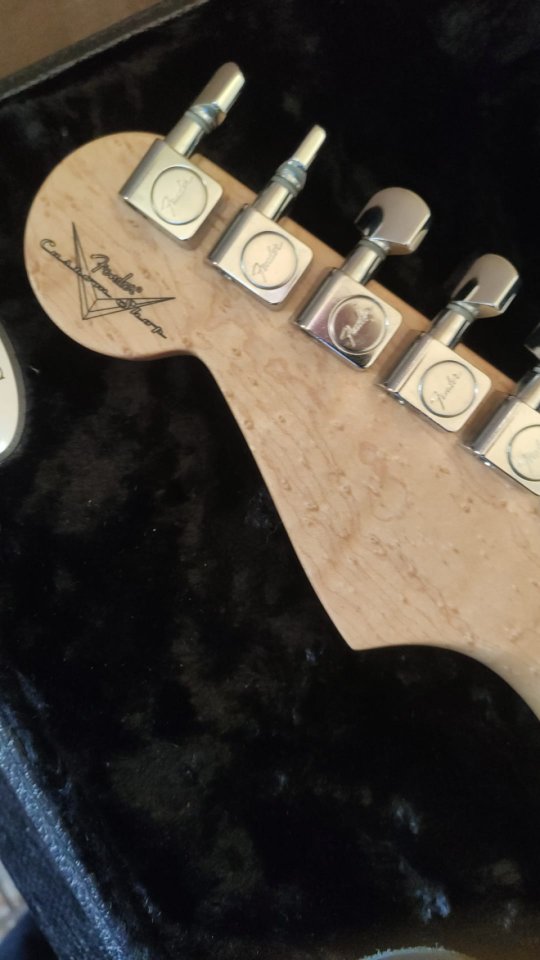 CAMBIO Fender Custom Shop Deluxe Stratocaster QMT 2014 Candy Red Maple de segunda mano · Foto 5 de 10 · Valencia