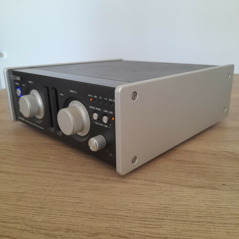 Interfaz y preamplificador TASCAM UH 7000 de segunda mano · Foto 2 de 4 · Madrid · 150 €
