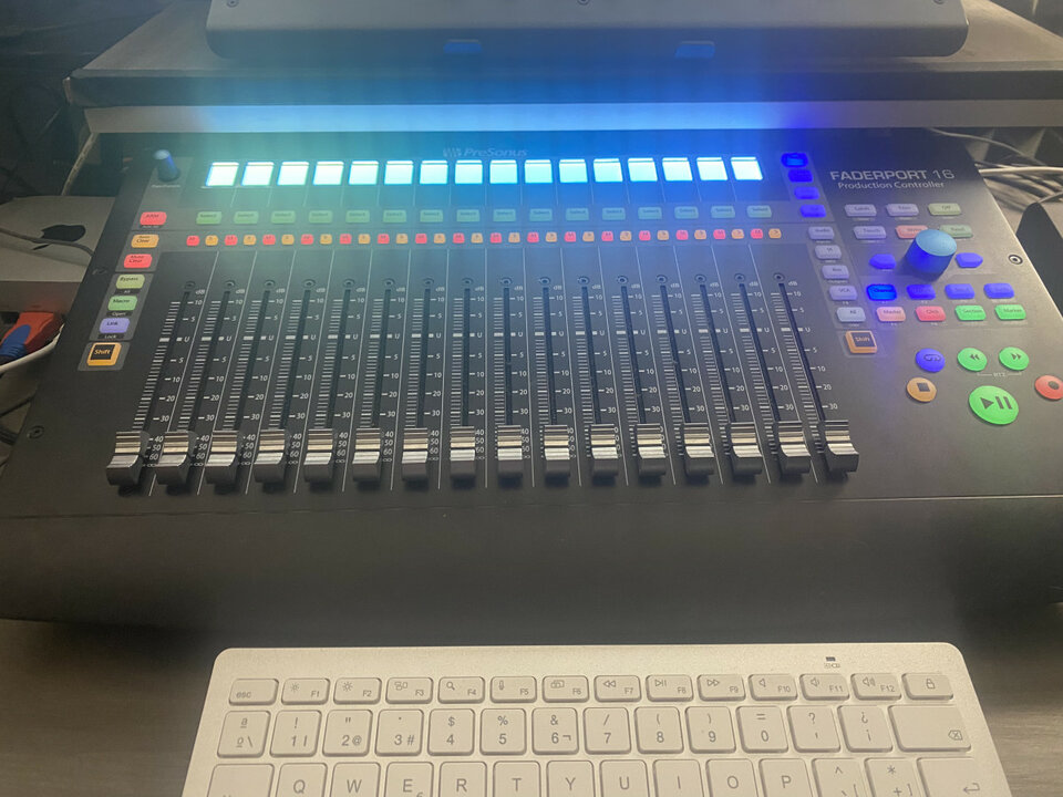 Ofertón!!!Controladora Presonus Faderport 16 como NUEVA!!!