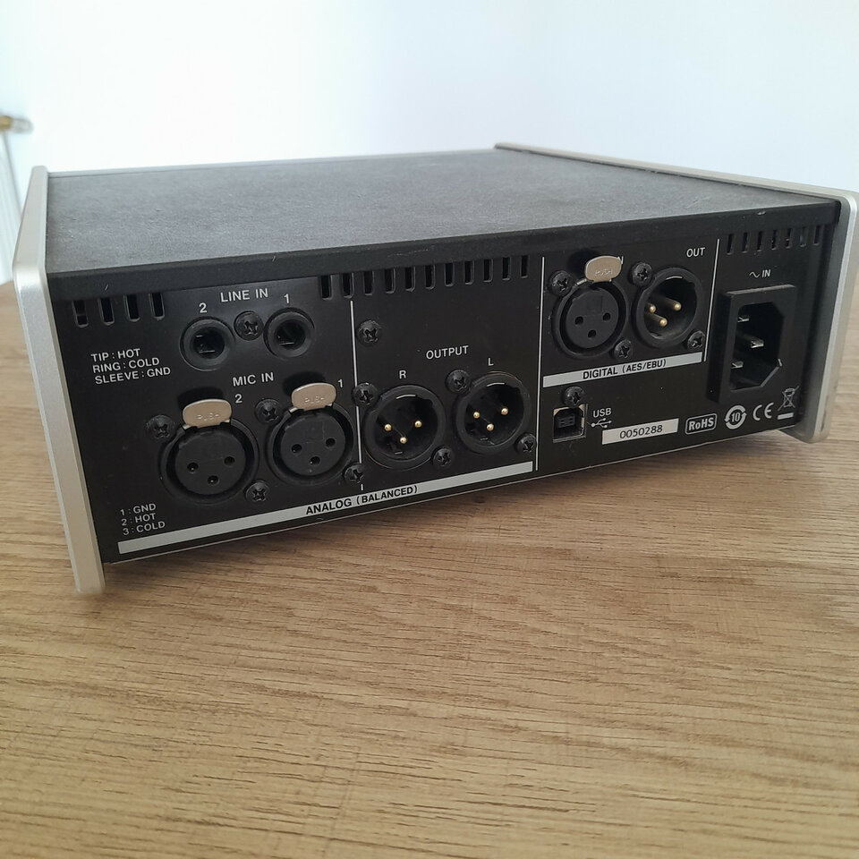 Interfaz y preamplificador TASCAM UH 7000 de segunda mano · Foto 4 de 4 · Madrid · 150 €