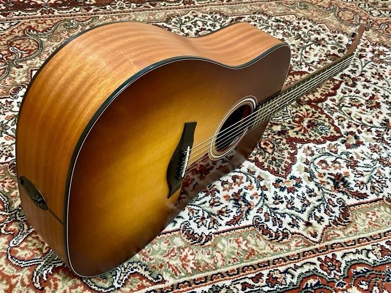 Guitarra acústica Taylor 110e Satin Sunburst