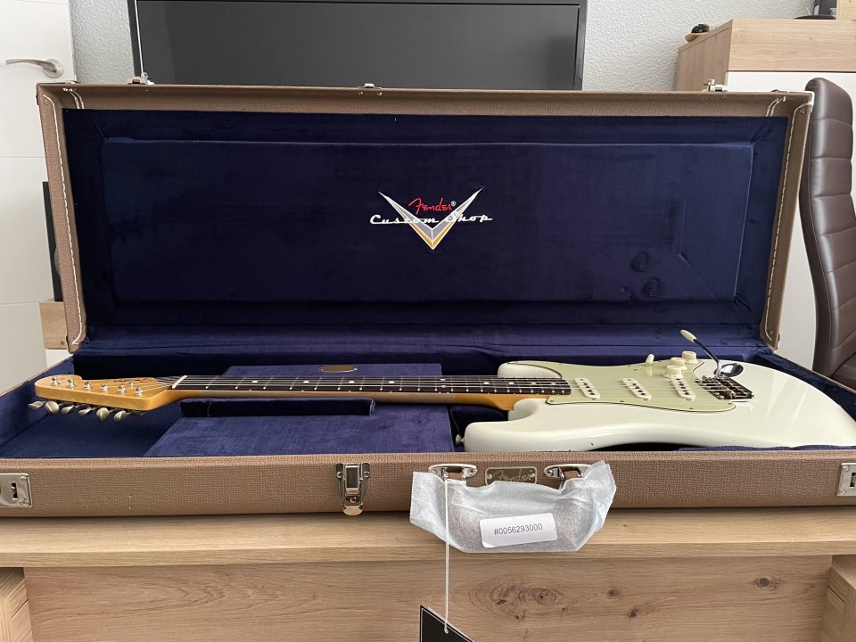 Fender Custom Shop 1962/63 Stratocaster Journeyman Relic Aged Olympic White de segunda mano · Foto 5 de 10 · Madrid · 3700 €