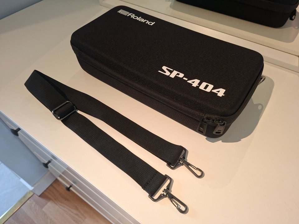Roland SP 404 (Funda) de segunda mano · Foto 1 de 9 · Madrid · 40 €
